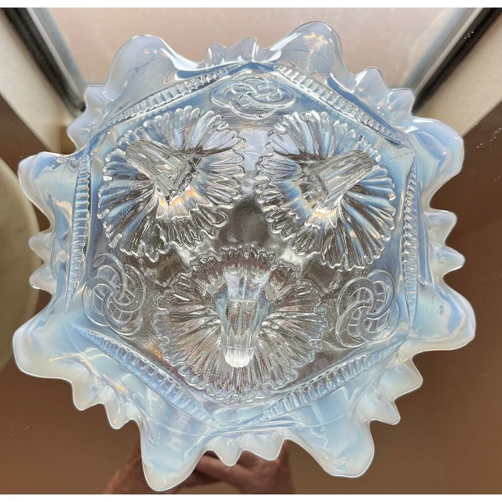 Jefferson Northwood Ruffled Opalescent 9” Floral & Rings Bowl